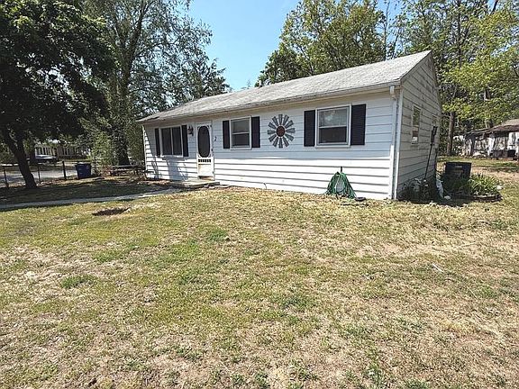 2nd image of 2 Spruce Blvd