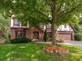 25W710 White Birch Ln, Wheaton, IL 60189