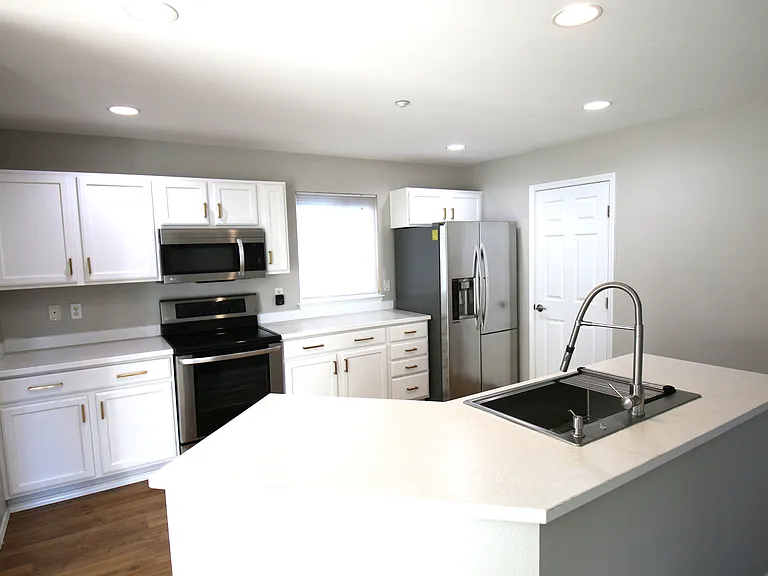 2153 McDonald Ave — Photo 4
