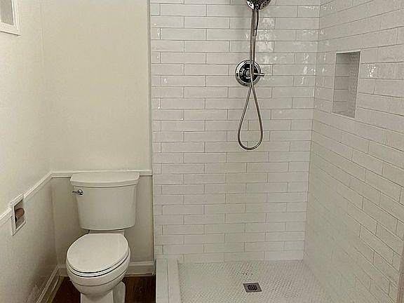 3rd image of 1143 W Howard Ave