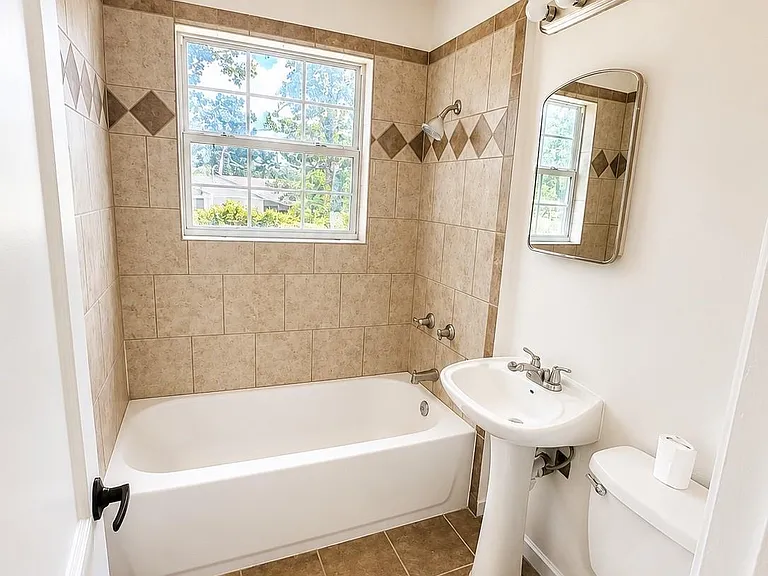 1007 Cowan Ave — Photo 8