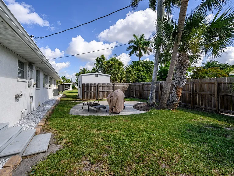 330 Harvey St — Photo 44