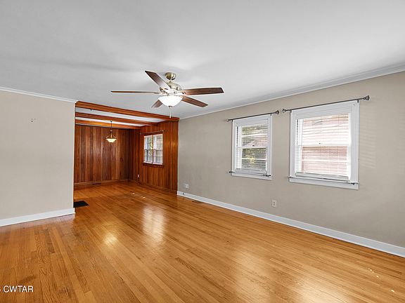 3rd image of 992 W Forest Ave