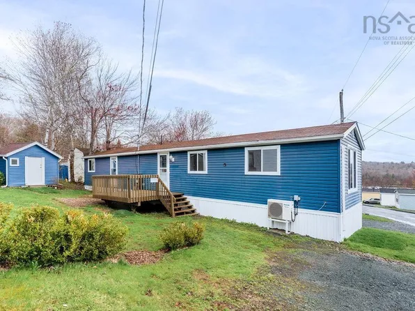 525 Thorn Ave, Beaver Bank, NS B4E 1P5