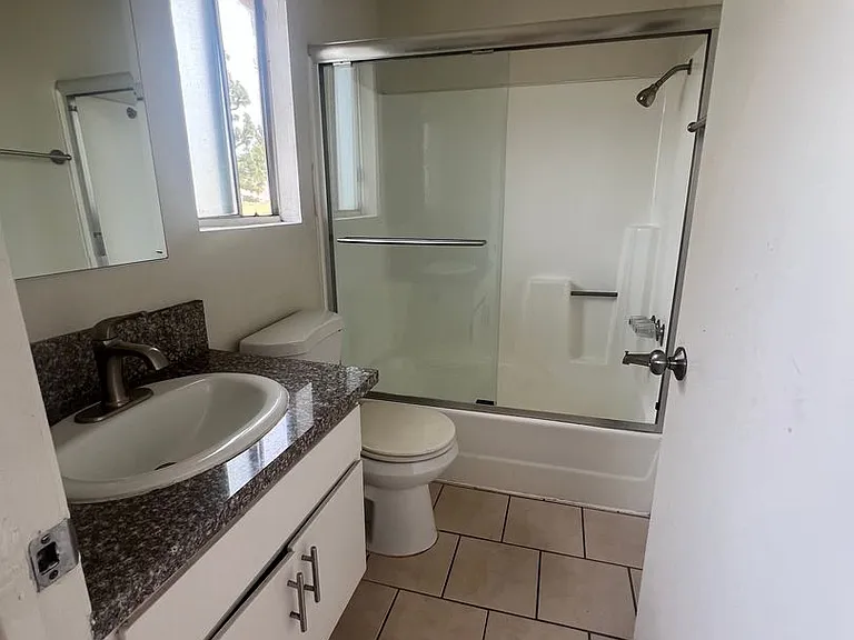 Columbus Apartments — Photo 13
