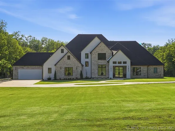 9701 N Memorial Dr, Owasso, OK 74055