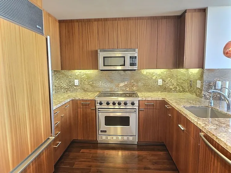 38 N Almaden Blvd #2006 — Photo 6