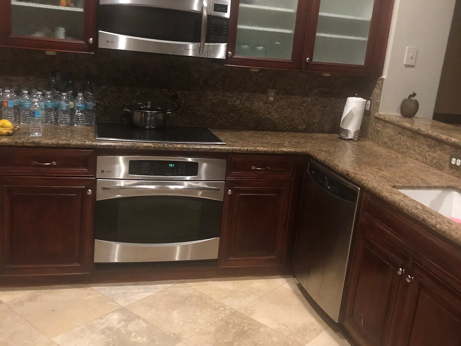 6 bed, 3865 sqft, $1,200 — Photo 3