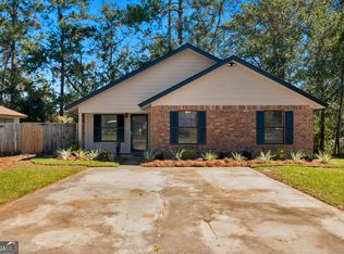 236 Garden Cir, Hinesville, GA 31313