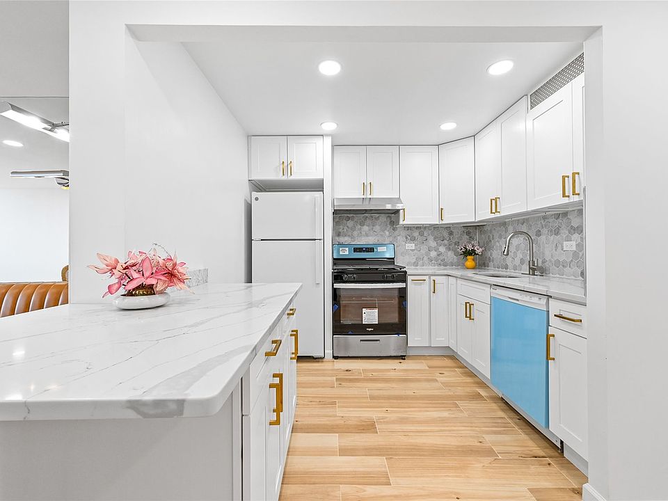 1st image of 2 Bay Club Dr APT 21X