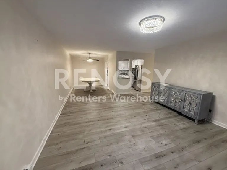 5607 Green Circle Dr #200 — Photo 12
