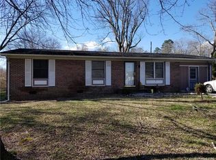 1147 Brooklyn Ave, Hendersonville, NC 28792