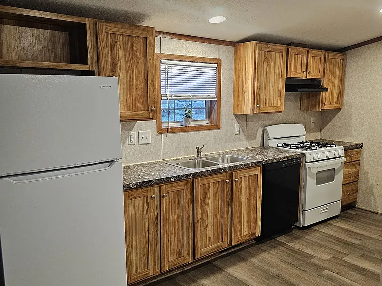 Dogwood MHP — Photo 6