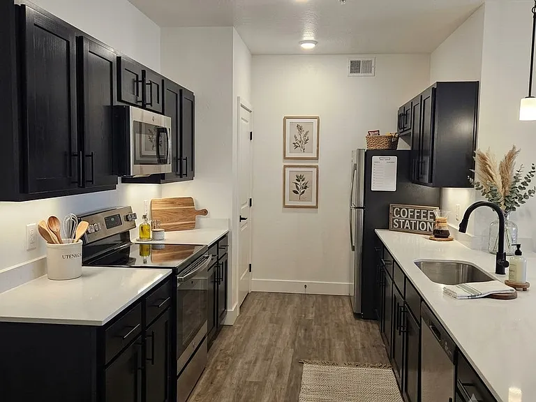 Maine Ave Apartments — Photo 14