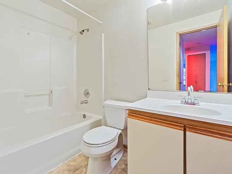 Stone Court Apartments — Photo 6