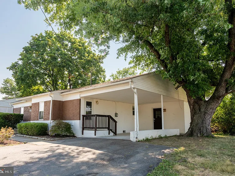 108 Martin Dr — Photo 1