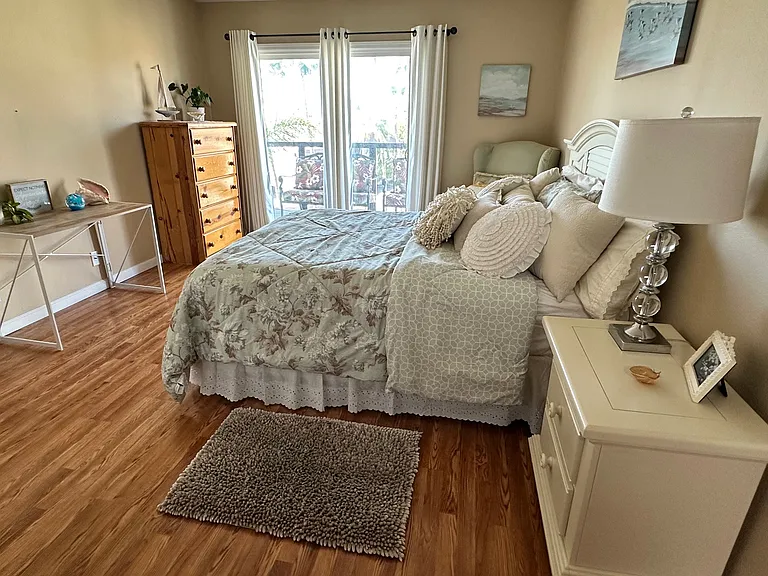 Spacious room with queen bed and computer desk