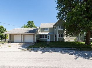 421 Washington Ave, Nichols, IA 52766