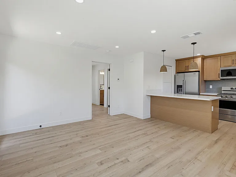 2036 Pomona Ave #C — Photo 15