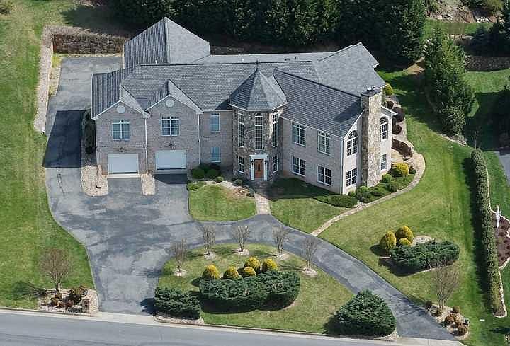 1st image of 700 Highland Dr