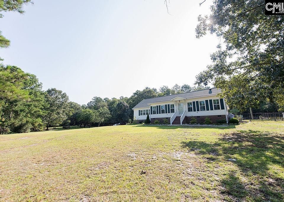 1st image of 390 McLee Rd