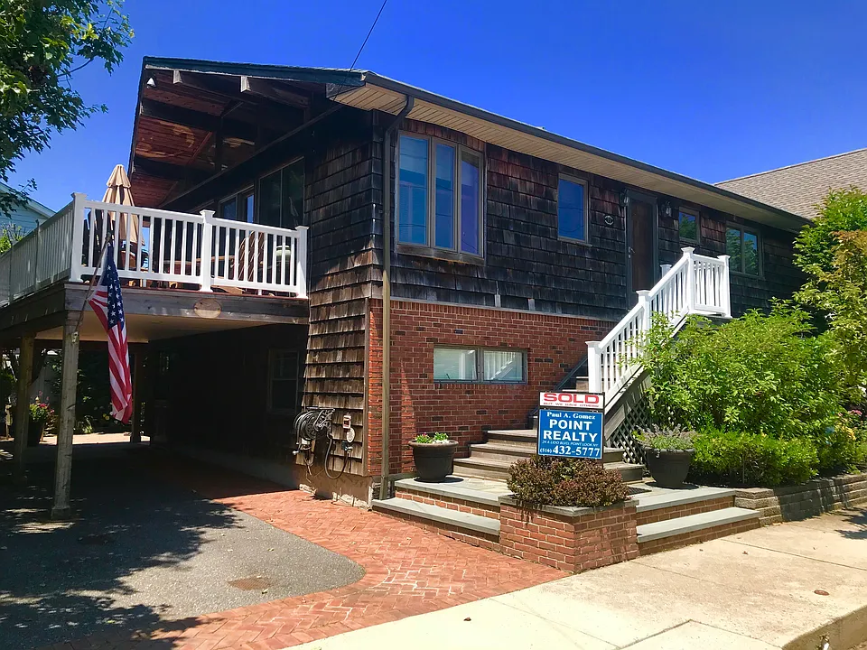 71 Garden City Ave