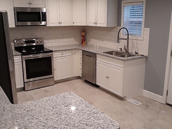 2nd image of 205 Paradise Dr