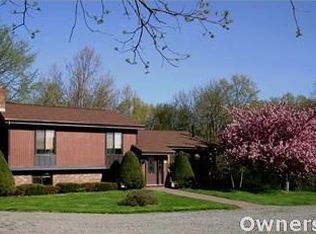 54 Clearview Dr, Wallkill, NY 12589