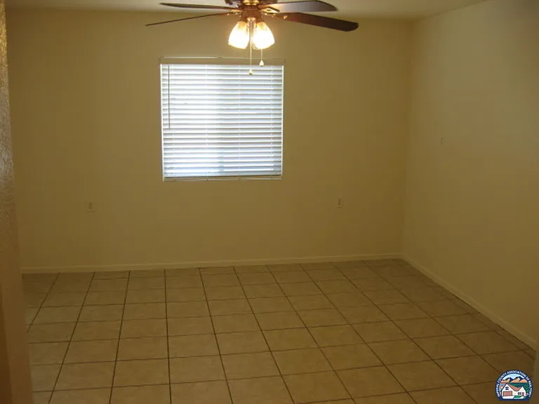 1661 Yucca Dr — Photo 5