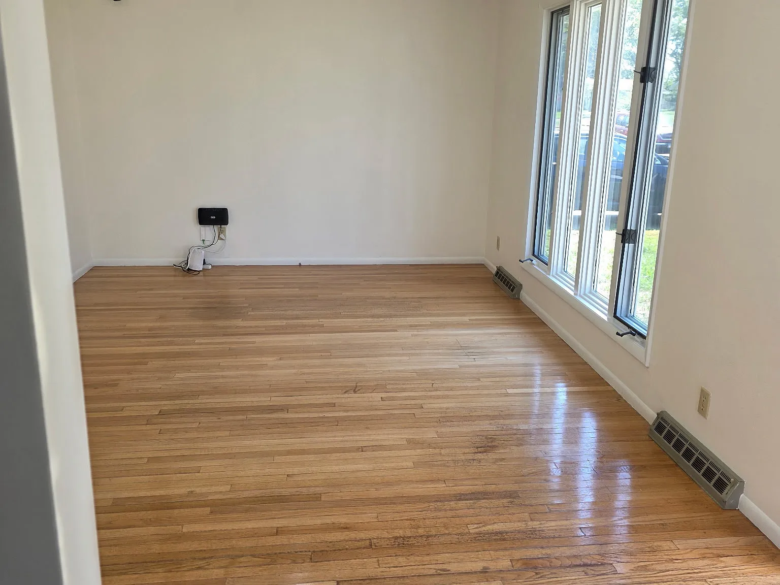 3 bed, 903 sqft, $1,670 — Photo 3