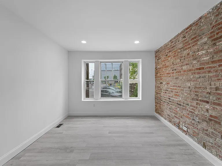 Lyndon Apartment — Photo 31