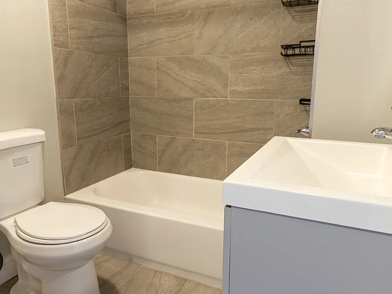 1 of 3.5 Bathrooms