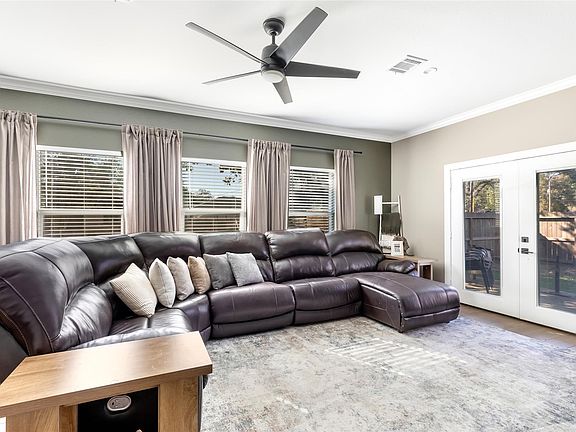 5th image of 2201 Maple St