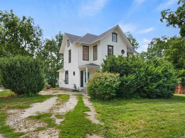 911 5th St, Wellman, IA 52356