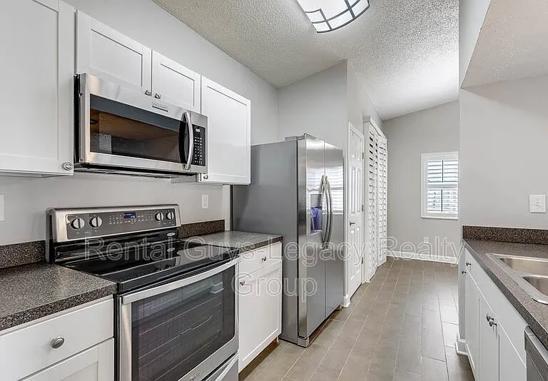 10729 Squires Ct — Photo 8
