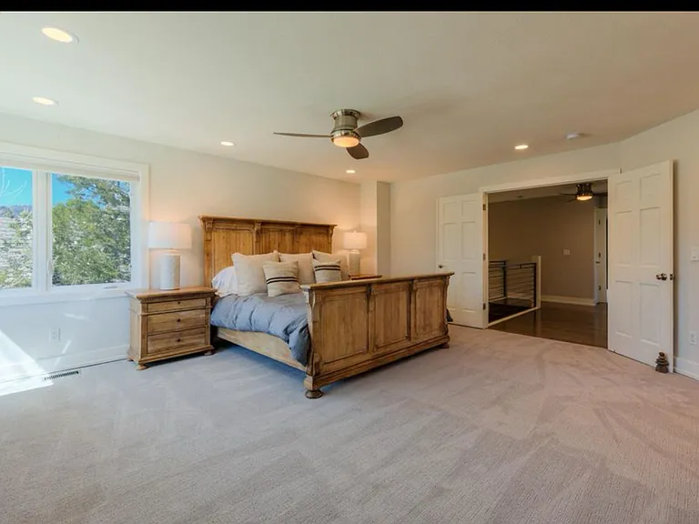 2439 Norwood Ave — Photo 15