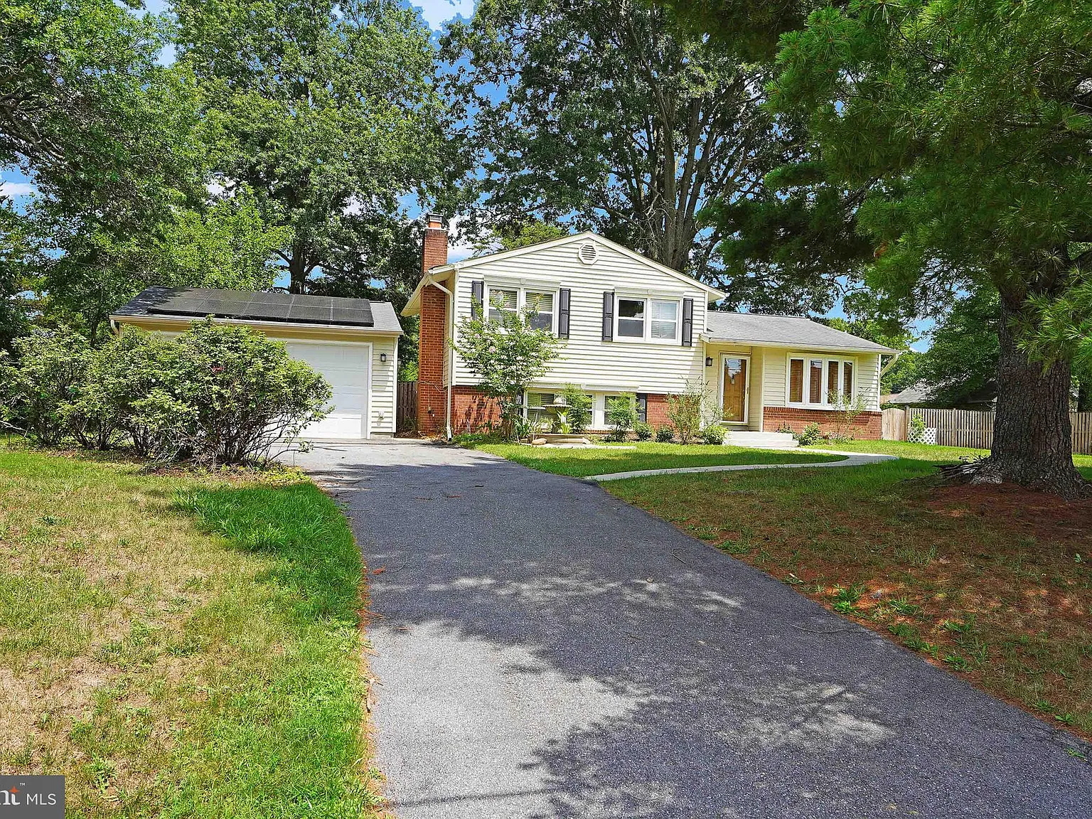 3 bed, 1.5 bath, 1149 sqft, $3,200 — Photo 2