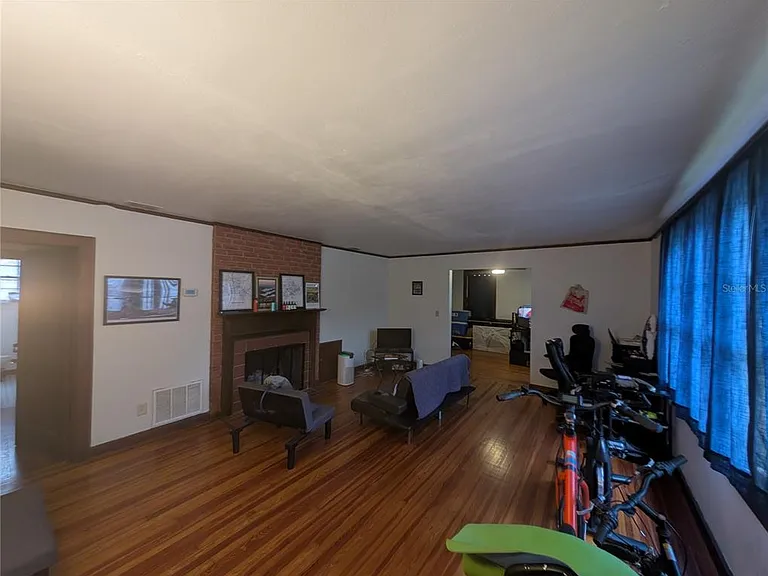 234 SW 3rd St — Photo 5