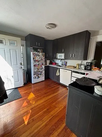 3 bed, 1200 sqft, $2,270 — Photo 4