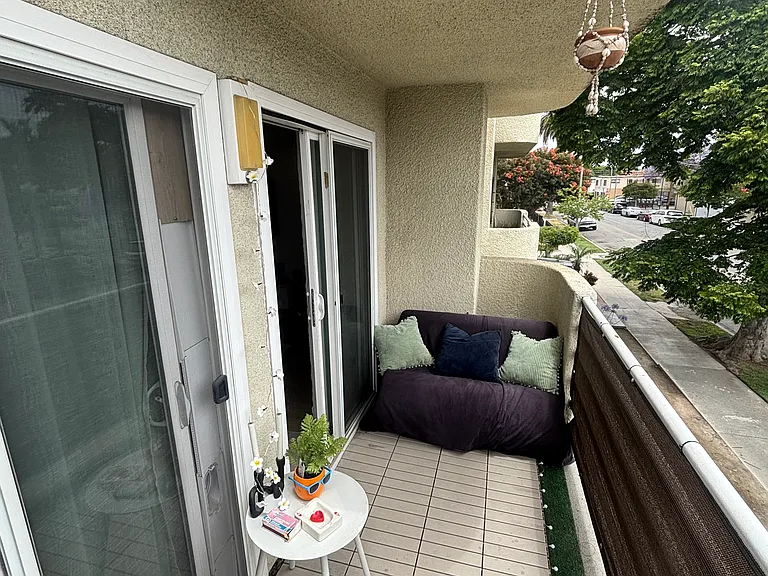1055 Orizaba Ave #3 — Photo 8