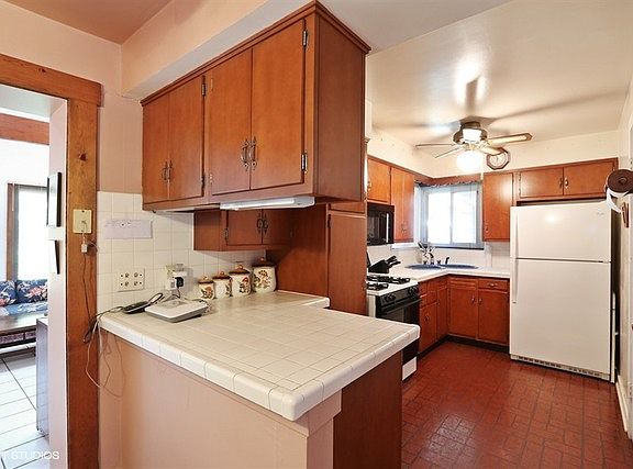 5th image of 318 E Colfax St