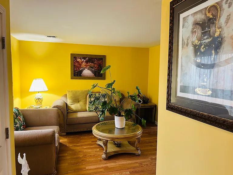 8 Park Cir — Photo 3