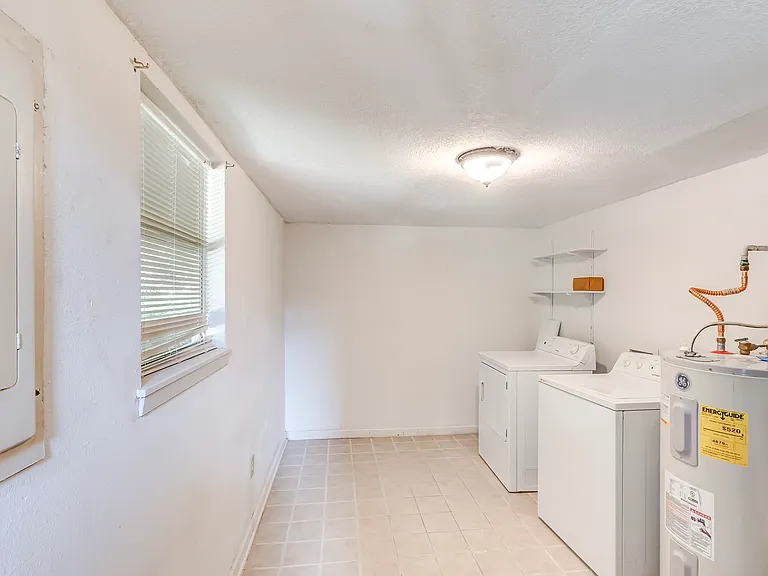 208 Westhaven Dr — Photo 32