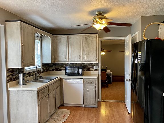 3rd image of 3215 Tabby Dr