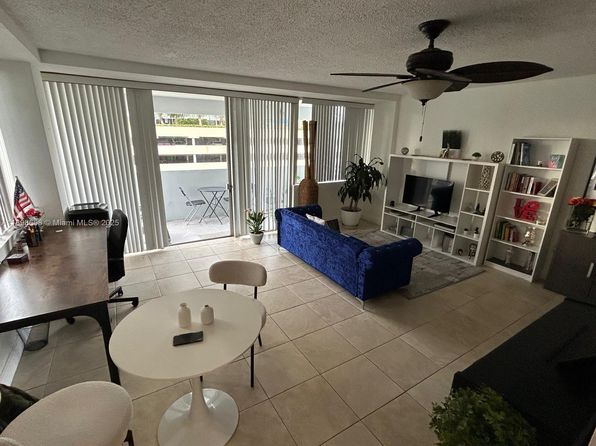 7545 E Treasure Dr APT 3B