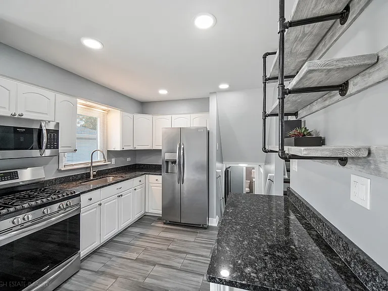 10403 Barnard Dr — Photo 8