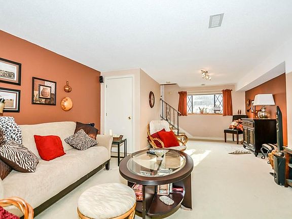 5th image of 413 Farrwood Dr