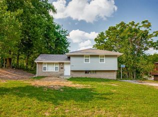1228 E T C Lea Rd, Independence, MO 64050