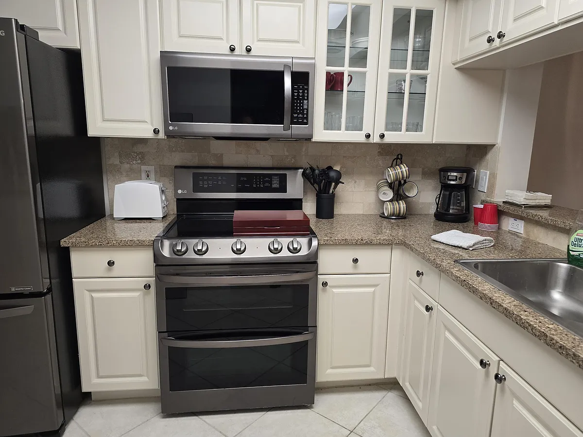 Building Photo - 12547 Imperial Isle Dr #304