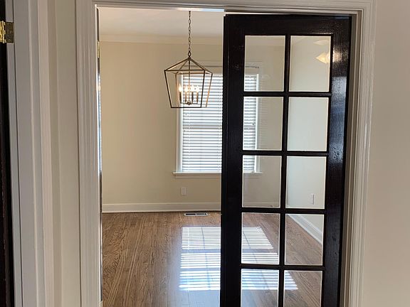 3rd image of 621 Cumberland St
